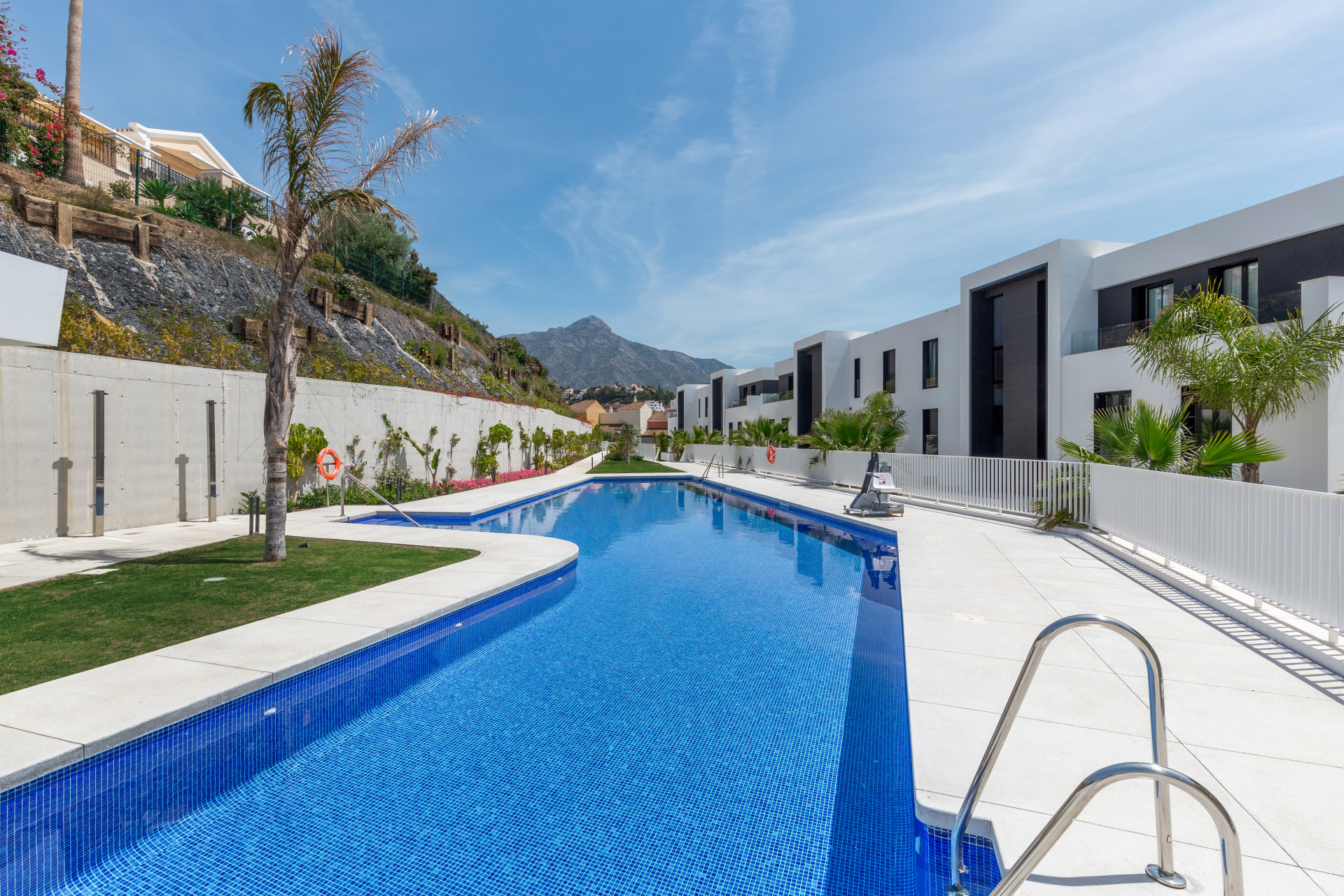 Ground Floor Apartment en Nueva Andalucia, Marbella - Image 1