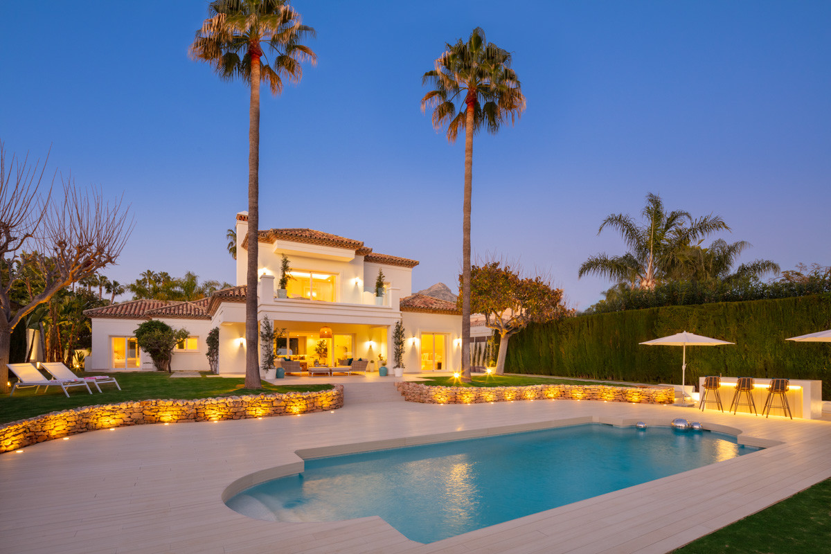 Villa in Nueva Andalucia, Marbella - Image 1