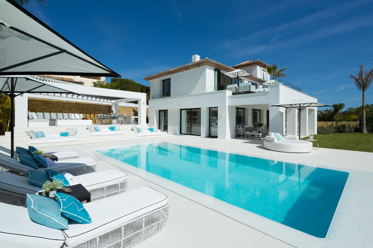 Villa in Nueva Andalucia, Marbella - Image 1