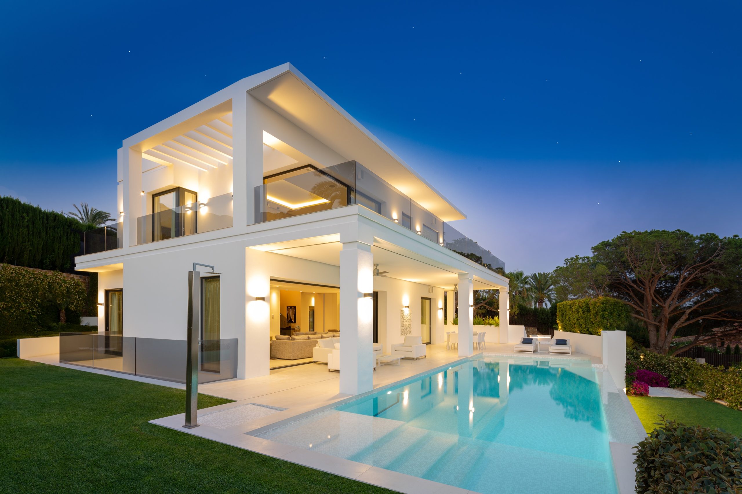 Sought-after neighbourhood of luxury villas