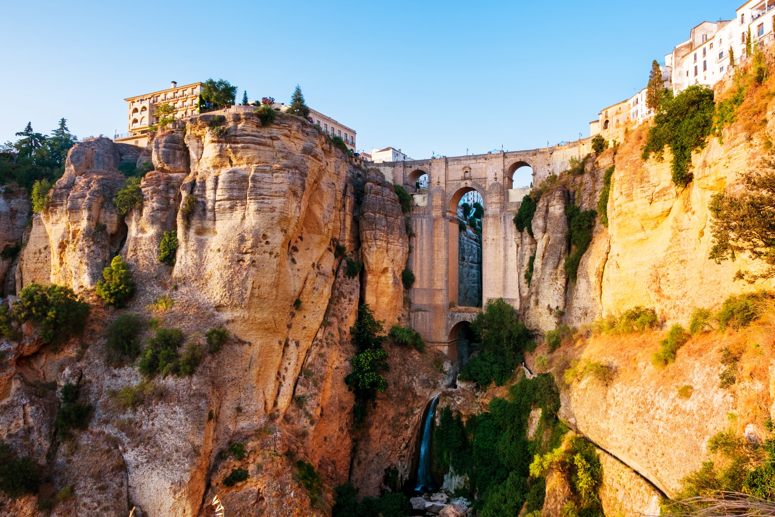 Explore pueblos encantadores cerca de Marbella