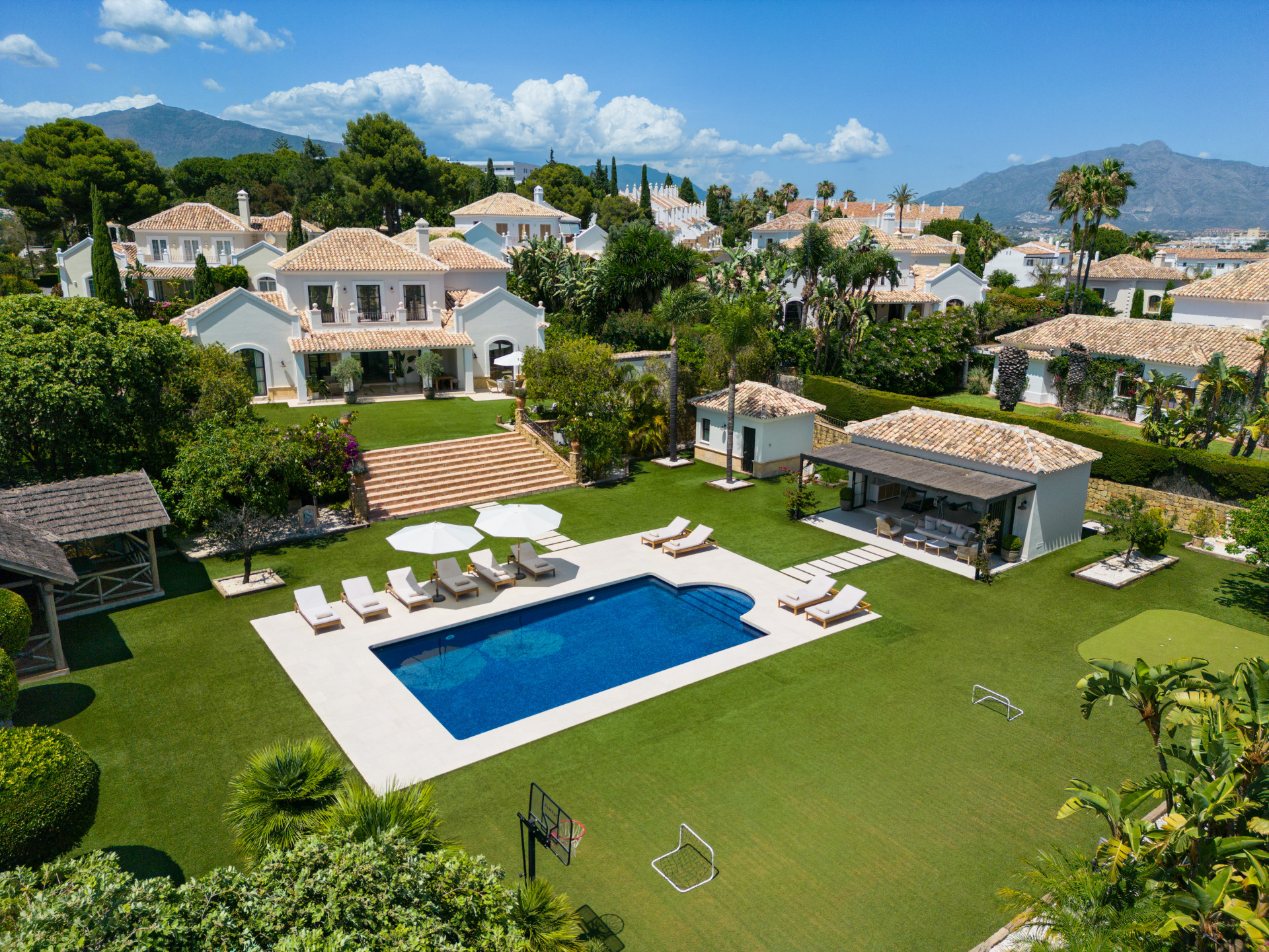 Villa in Estepona East, Estepona - Image 1