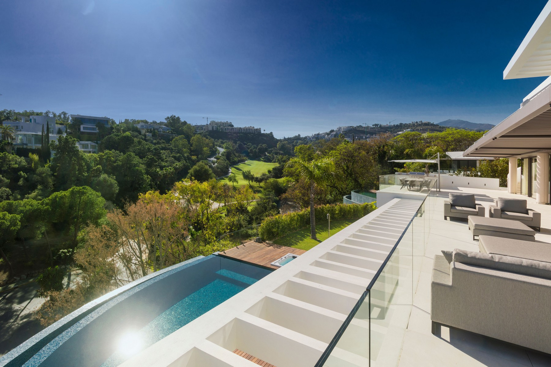 Villa in La Quinta Golf, Benahavis - Image 1