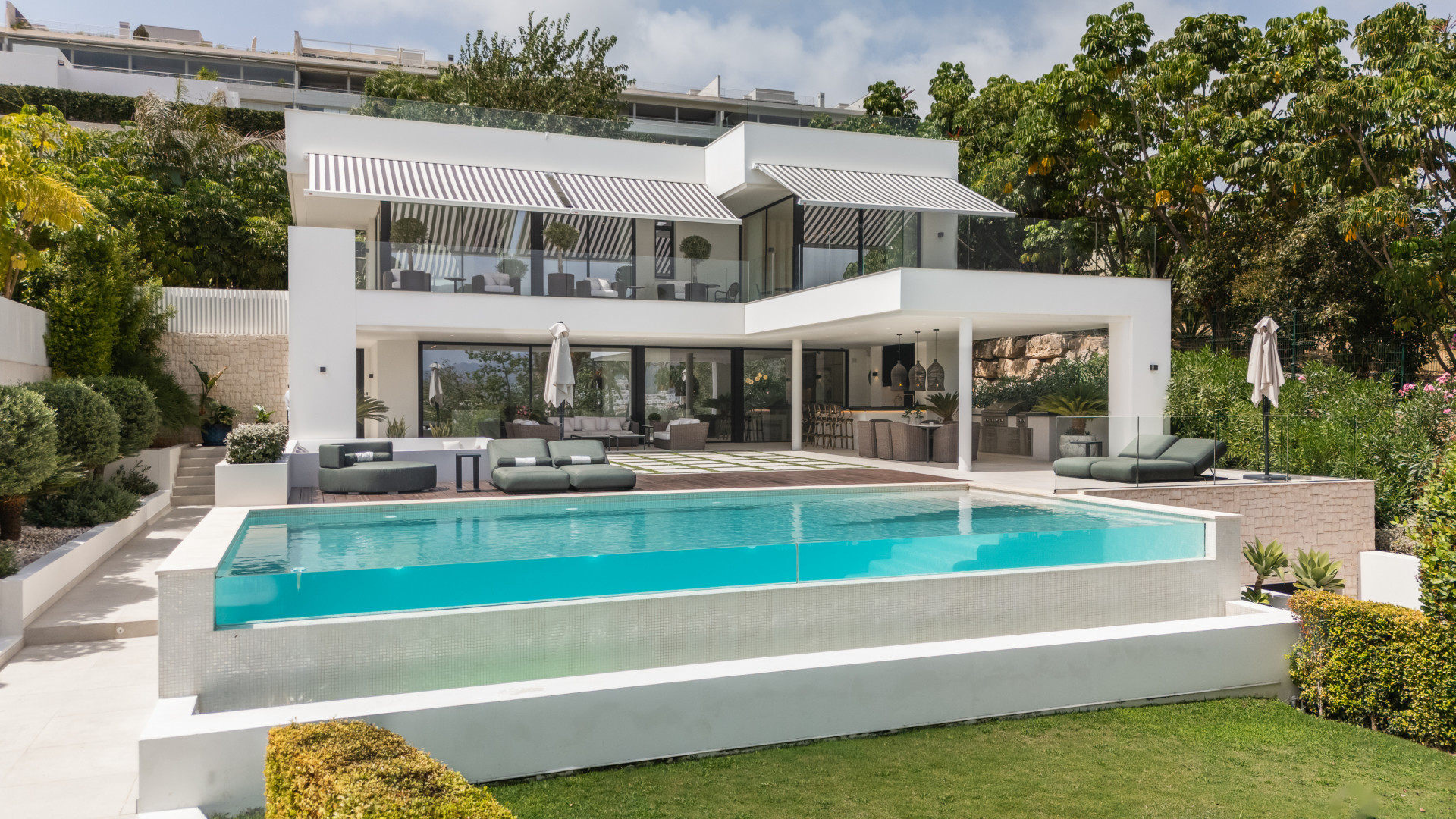 Villa in Nueva Andalucia, Marbella