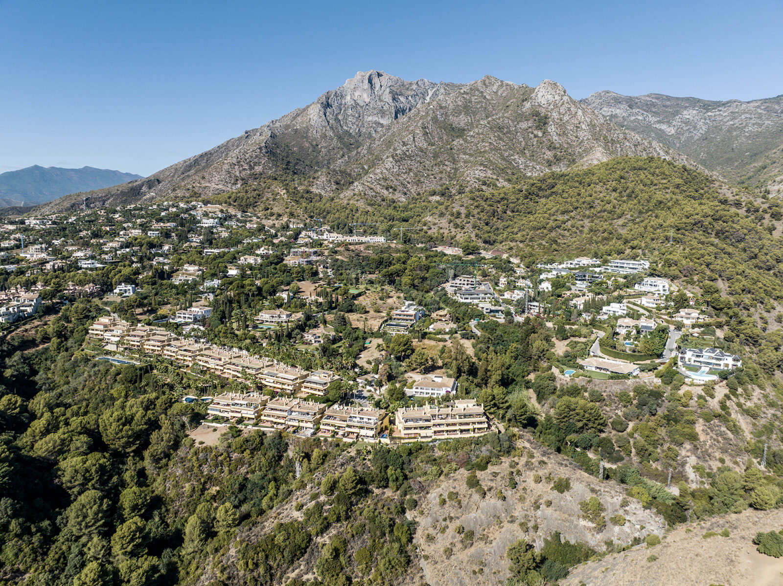 Cascada de Camoján — Donde la Privacidad y el Prestigio Dominan la Costa de Marbella