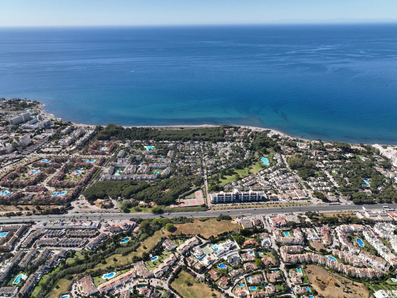 Estepona East — Where Contemporary Living Meets the Coast